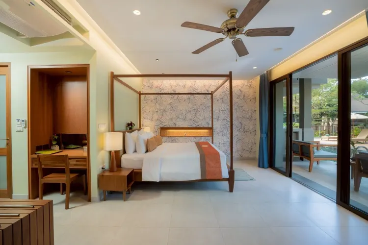 ห้องดีลักซ์ พร้อมทางลงสระว่ายน้ำ