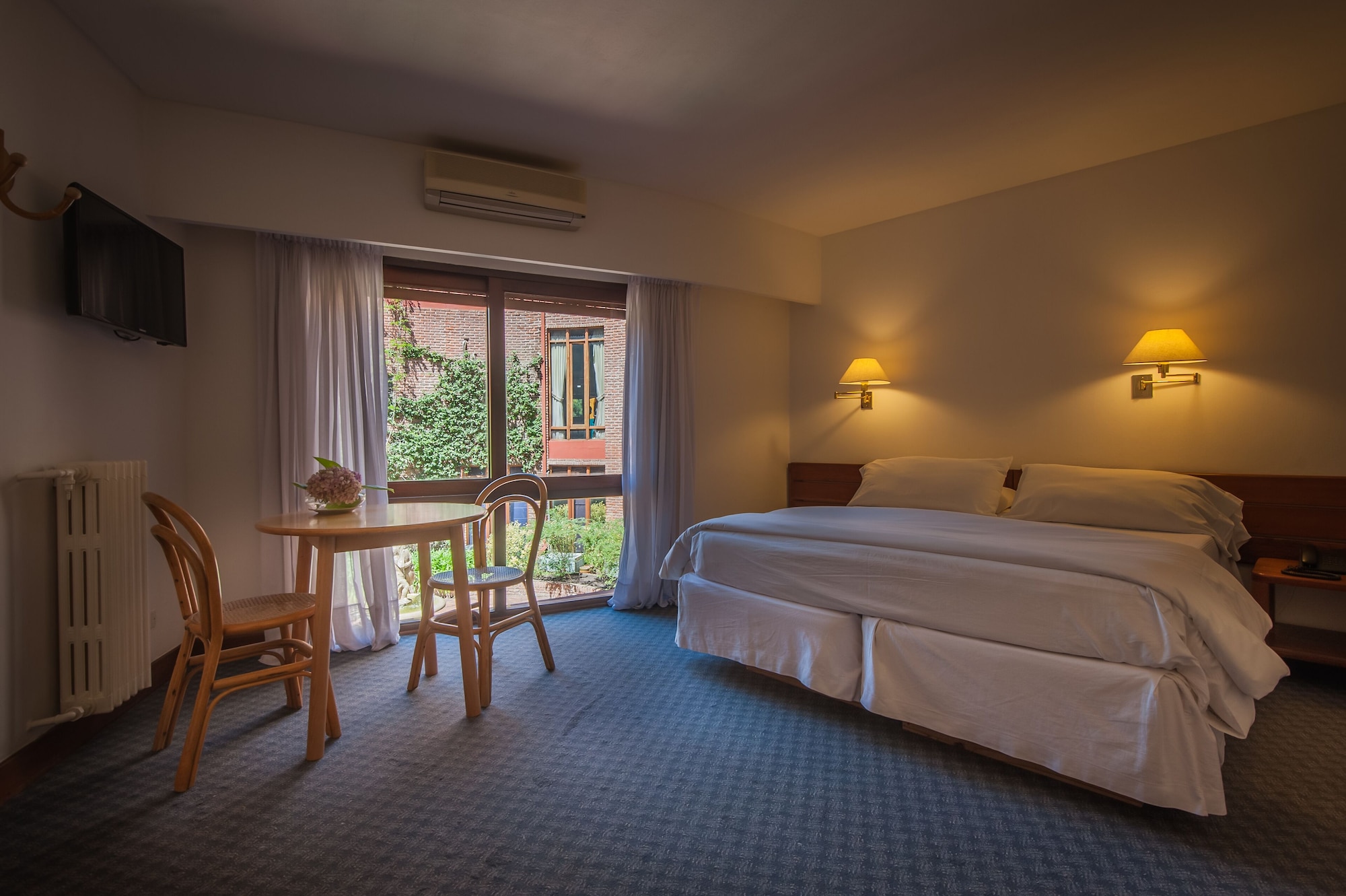 标准双人房， 1 间卧室， 庭院景观