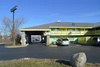 Brookville Inn by OYO Near Dayton International Airport Отели в г. 