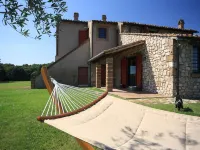 Orte Villa for 8 with Parking Hotels in Orte