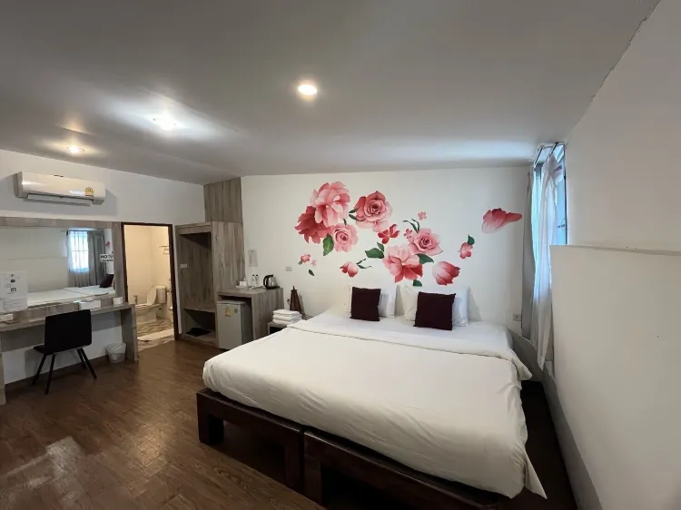 ห้องซูพีเรียร์ เตียงใหญ่ 1 เตียง