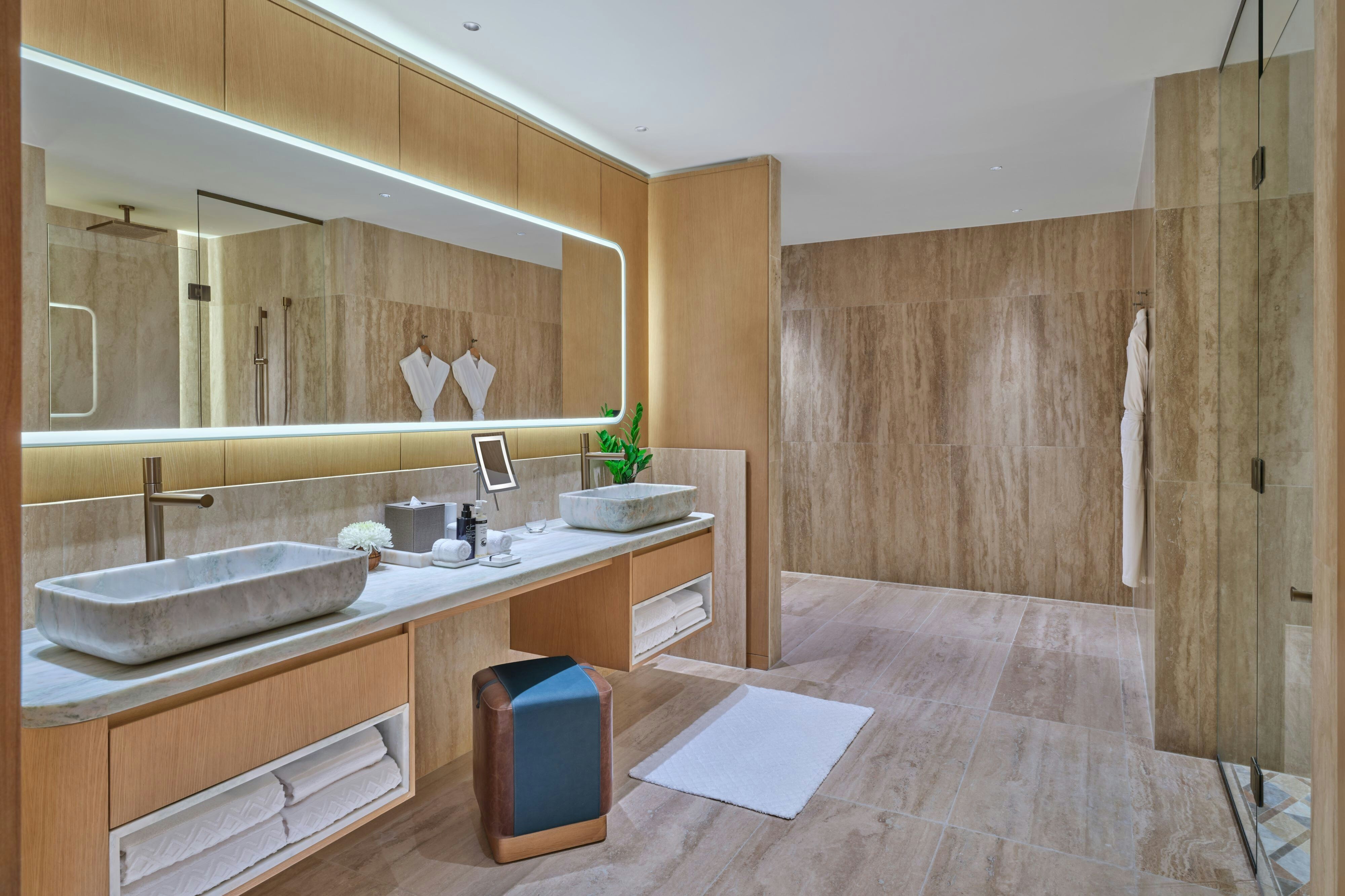 招牌，一卧室套房，1特大床，部分海景