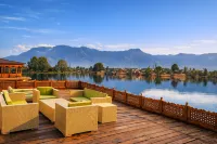 Mascot Houseboats
