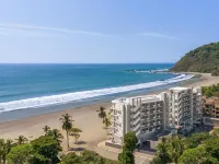 Clarita’s Beach Bar & Resort فنادق في جاكو