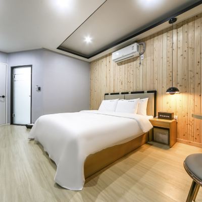 커플 PC 룸 (넷플릭스 시청 가능) Changwon Jinhae Hotel the One 쿠폰