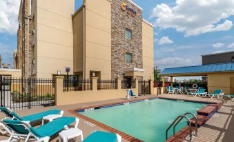 Comfort Suites Baytown I - 10 - Housity