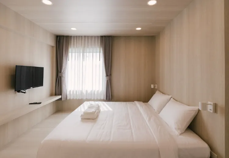 ห้องดีลักซ์ เตียงใหญ่ 1 เตียง
