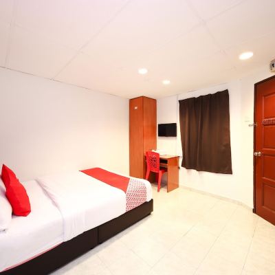 Bilik Deluxe Double Kupon OYO 1132 Azimaju Guesthouse