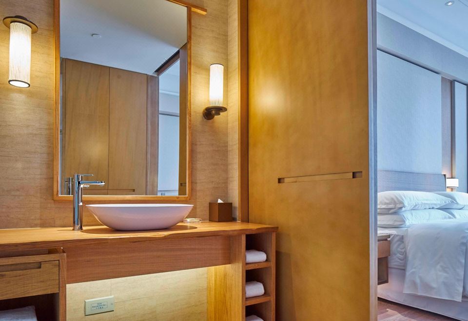 豪华大床房（金可儿床垫+独立阳台+书桌+小童乐园）