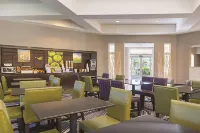 La Quinta Inn & Suites by Wyndham Ontario Airport