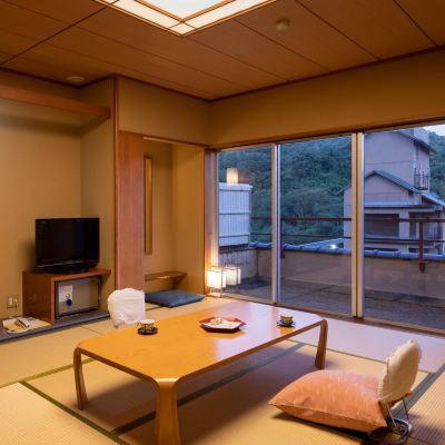 [Non-Smoking]Old Building/Japanese-Style Room Without View[40 Square Meters/with Bath and Toilet][Japanese Room][Non-Smoking][No View]