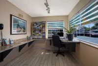 梅德福機場品質套房酒店