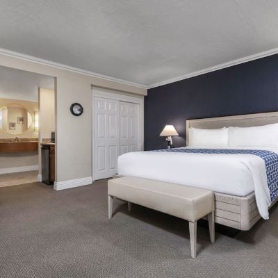 Suite, Multiple Beds, Courtyard View (King & Two Queens, Pet-Friendly) Pismo Lighthouse Suites Promo Code