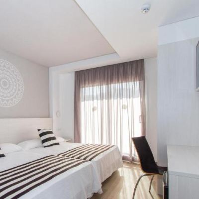 Standard Quadruple Room (2 Adults + 2 Children) Hotel Oasis Park Splash Promo Code