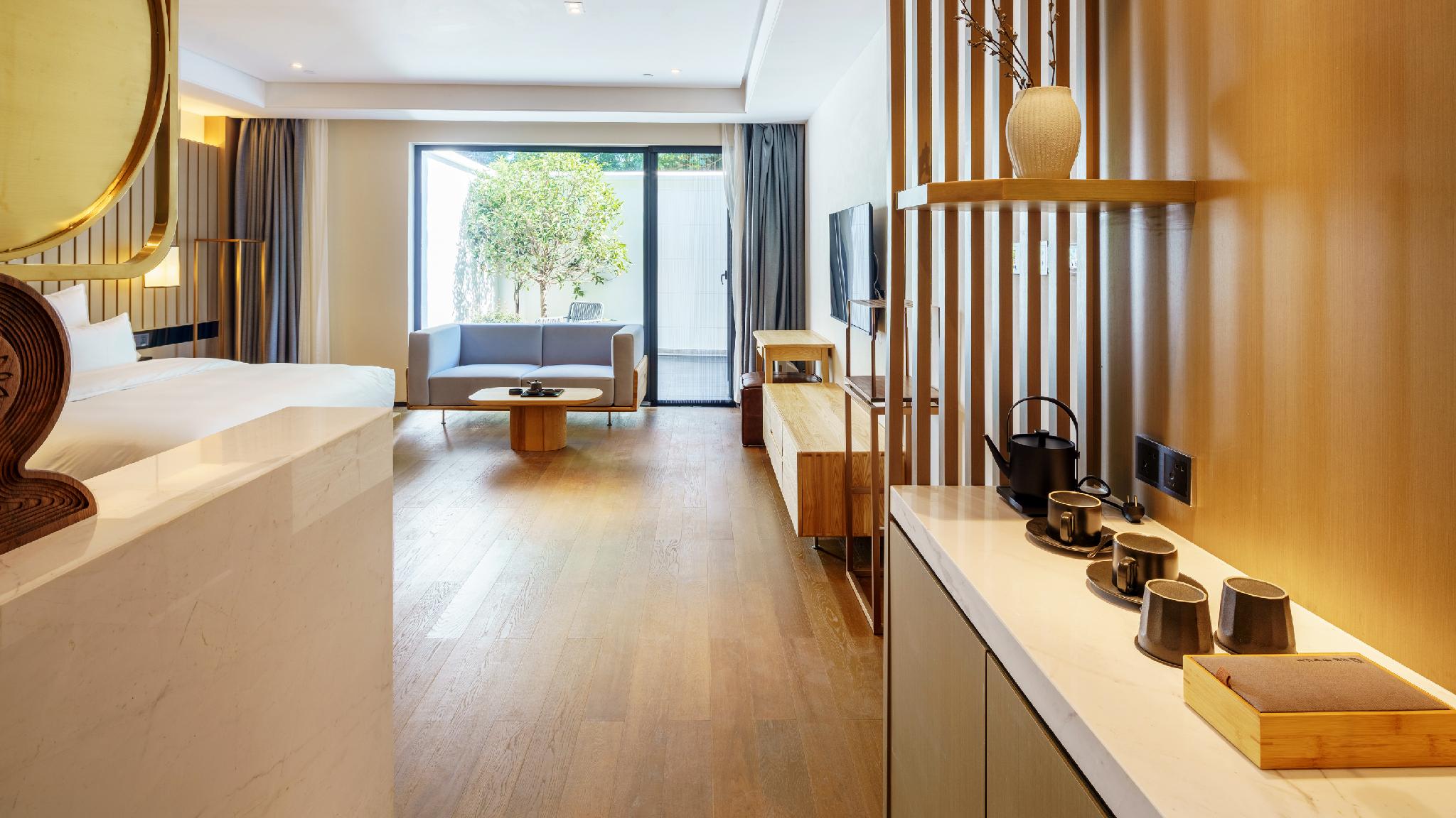 百草园-院落大床套房（泡泡浴缸+落地窗+高端洗护）