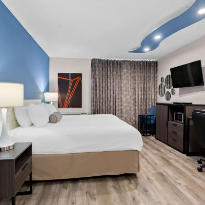 套房，1張特大床，帶按摩浴缸、無線網、冰箱、微波爐，禁煙 温莎豪生國際酒店優惠