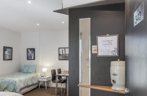 340 the Waves, the Esplanade, Cowes One-Bedroom Studio