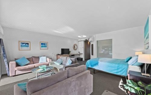 340 the Waves, the Esplanade, Cowes One-Bedroom Studio