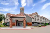 La Quinta Inn & Suites by Wyndham Dallas DFW Airport North Отели в г. 