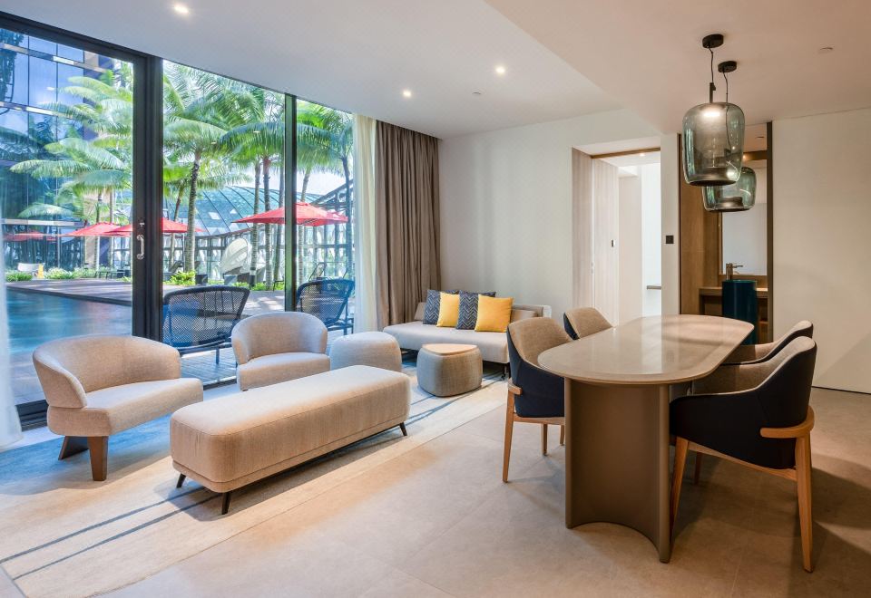 1 張特大床小型套房，可使用泳池