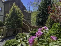 New Luxury Smoky Mountain Country Club Condo, Garage, Washer & Dryer, View!!
