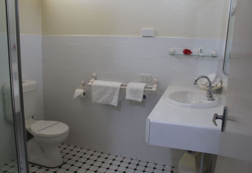 Cotswold GardensDeluxe Queen Room