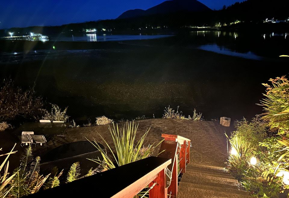 Private Oceanfront Cabin with Hot Tub - Doc Holiday CabinHouse (Hot Tub&Waterfront/Doc Holiday Ca)