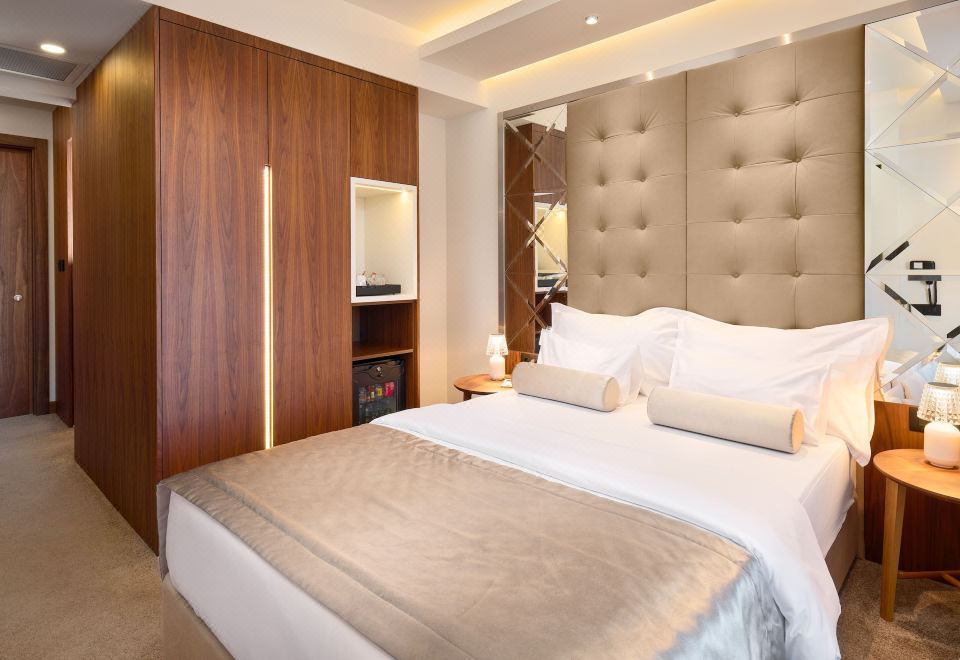 经典双人或双床房，阳台，城市景观