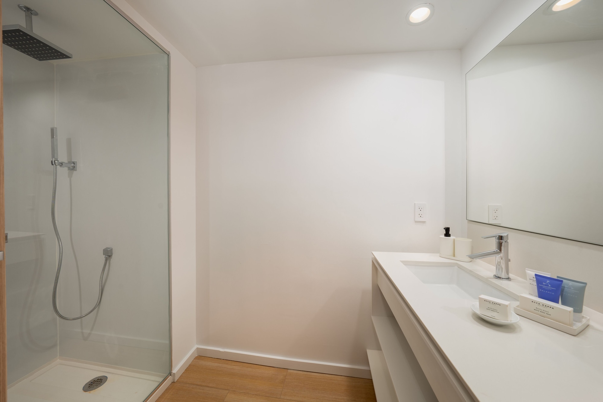 豪华特大床一室房