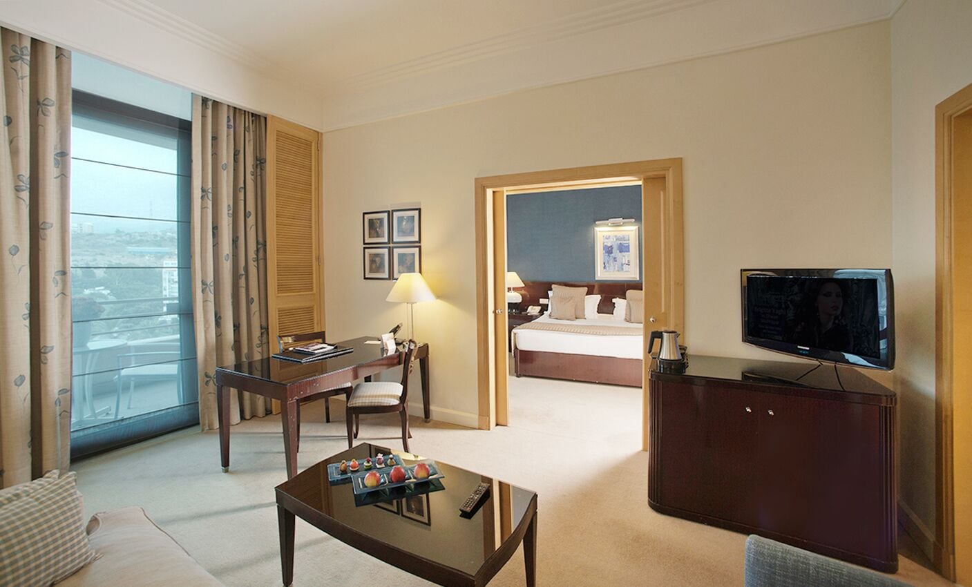 豪华小型特大床套房