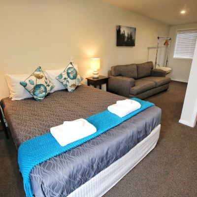 Unit, 1 Queen Bed, Accessible, Mountain View Jag Escape Franz Alpine Retreat Promo Code