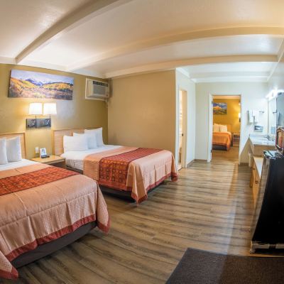 Family Suite, 2 Full and 1 Queen Bed Glenwood Springs Cedar Lodge Promo Code