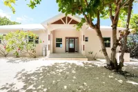 Luxury Oceanfront Cayman Brac Escape, Private Pool, 3Br Stunning Caribbean Views Отели в г. 