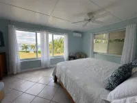 Beachfront Estate with Pool and Tropical Garden Hoteles en Cliftons