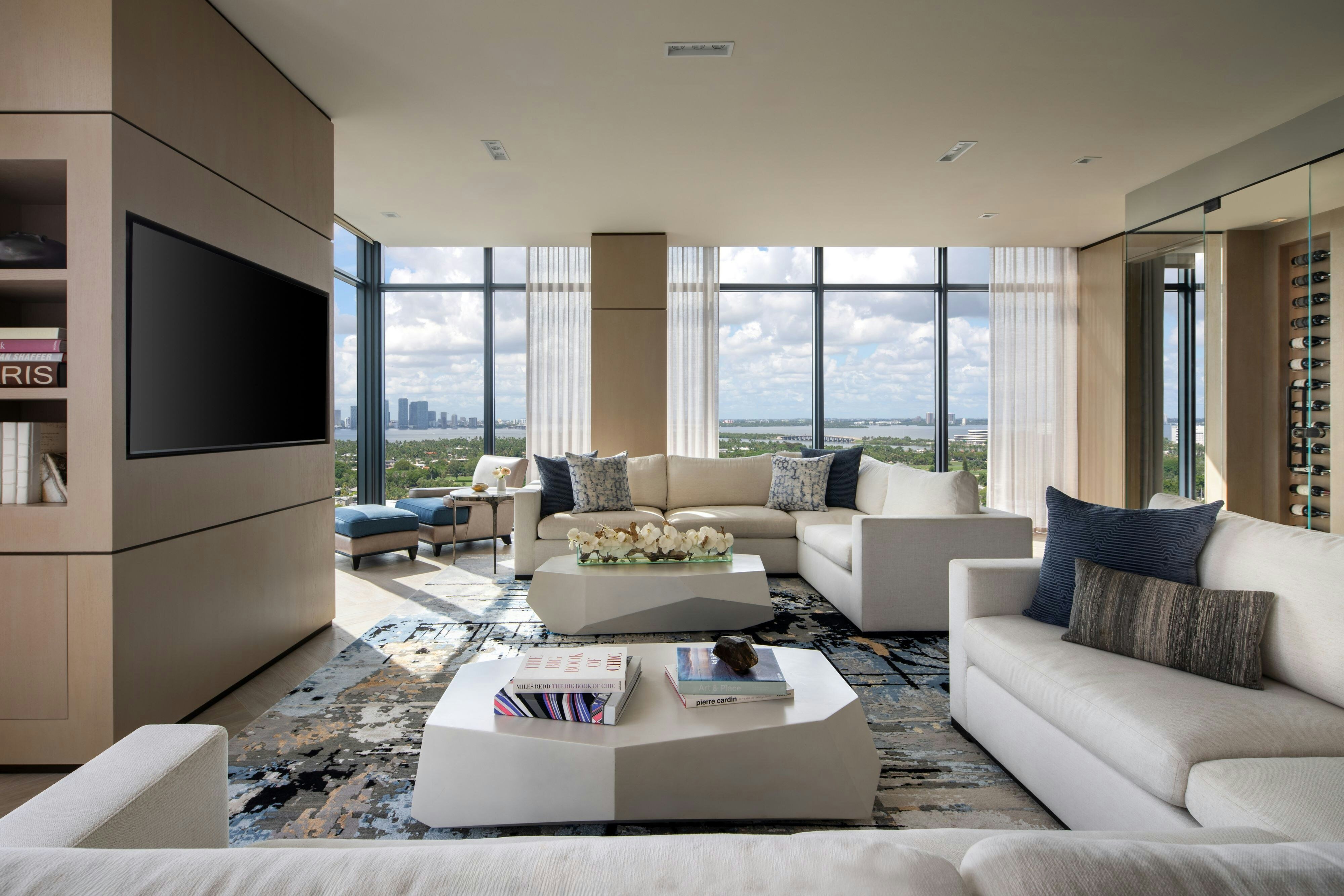 顶层1，三卧室错层套房，屋顶泳池景