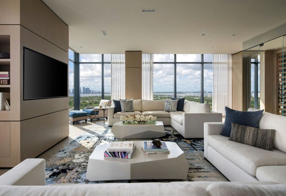 頂層1，三臥室錯層套房，屋頂泳池景