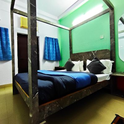 Deluxe Double Room with Balcony MAD Squad Hostel Promo Code