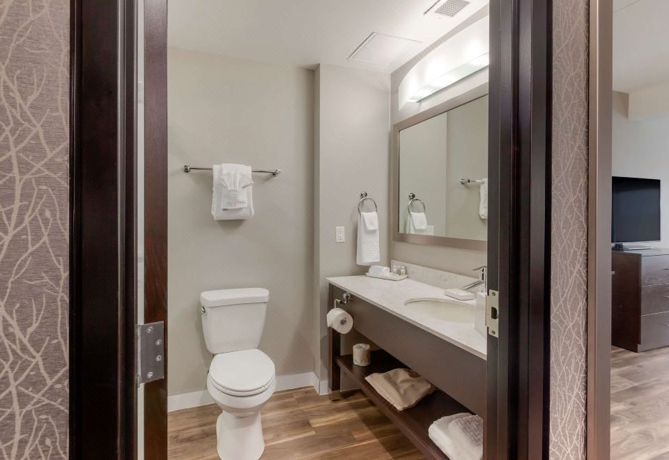 2张大床， 无烟， 双层床垫， 微波炉和冰箱