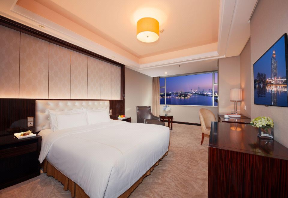 臻选湖景大床房