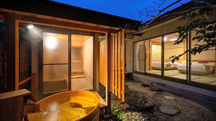 ほほえみの空湯舟 つるや 外観