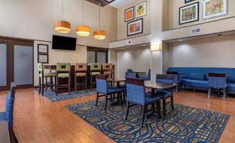 Hampton Inn & Suites Louisville East