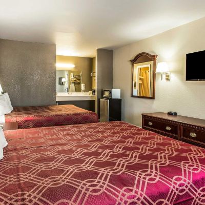 Standard Room, 2 Queen Beds, Non Smoking Econo Lodge Thomaston Promo Code