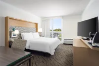 Holiday Inn Resort OCEANFRONT @ SURFSIDE BEACH by IHG