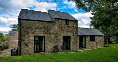 Detached Stone Cottage with a Private Indoor Pool (Not Shared) Hôtels à : 