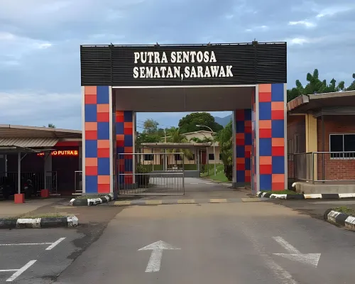 Putra Sentosa Retreat Camp, Sematan Hotéis em Lundu