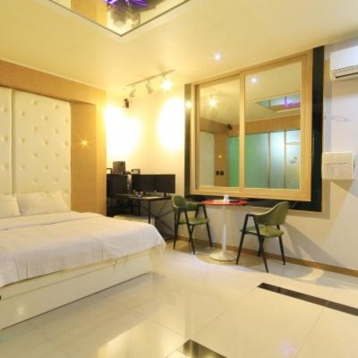 Deluxe Room (Couple Pc) One Motel Promo Code