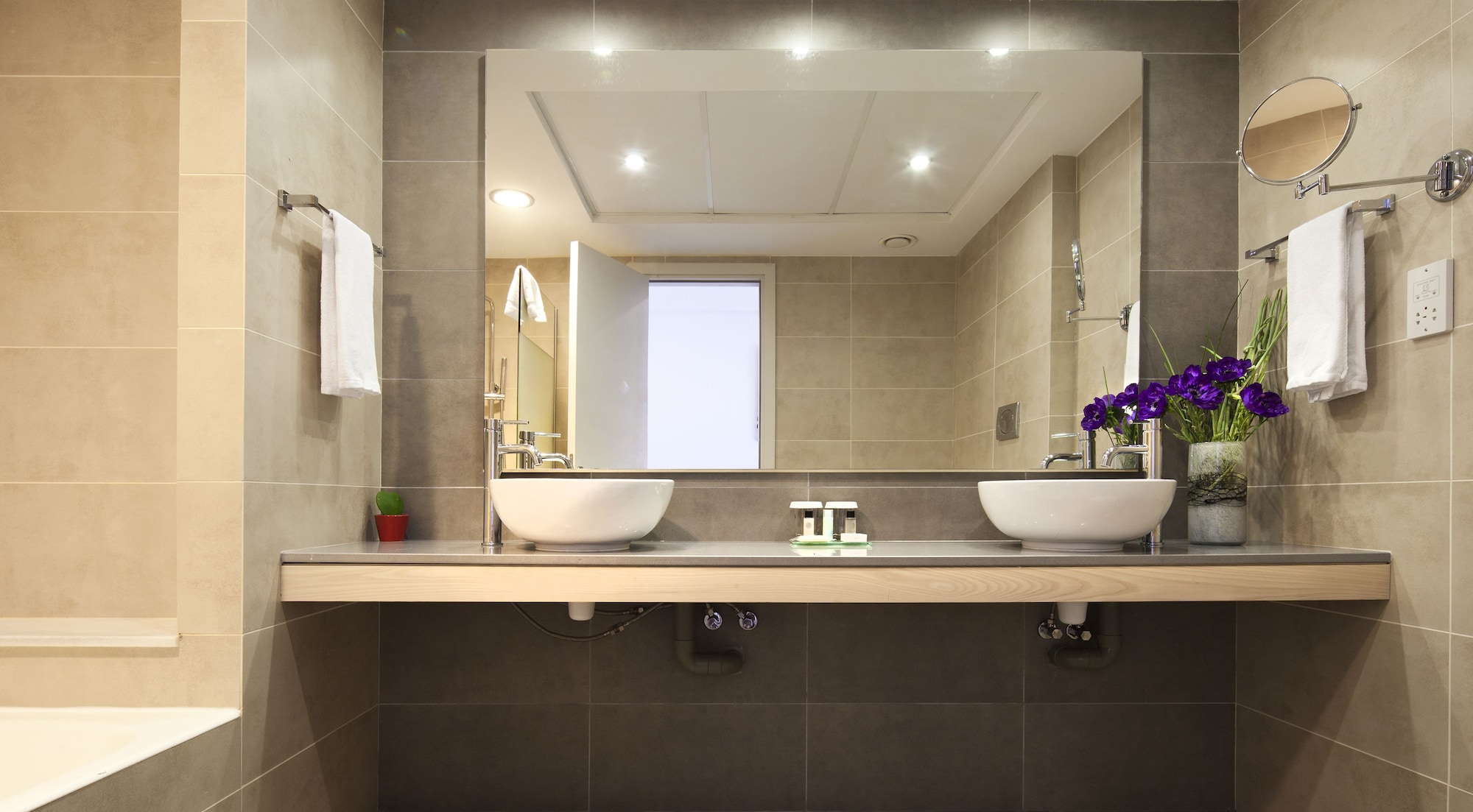 带阳台的舒适套房