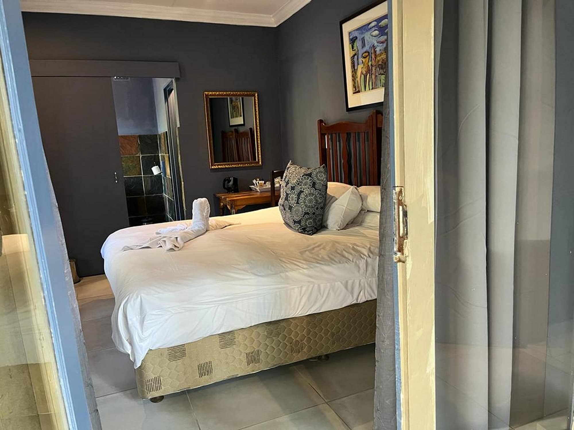 行政套房， 2 间卧室， 连通房， 庭院景观