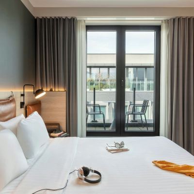 Moxy Sleeper, Guest Room, 1 Queen Moxy Brussels City Center Promo Code