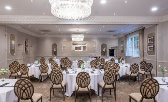 Wood Hall Hotel & Spa - Housity